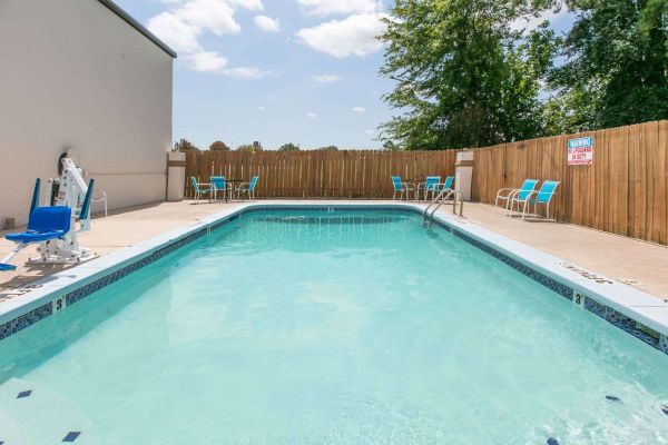 KNIGHTS INN LONGVIEW (Longview)